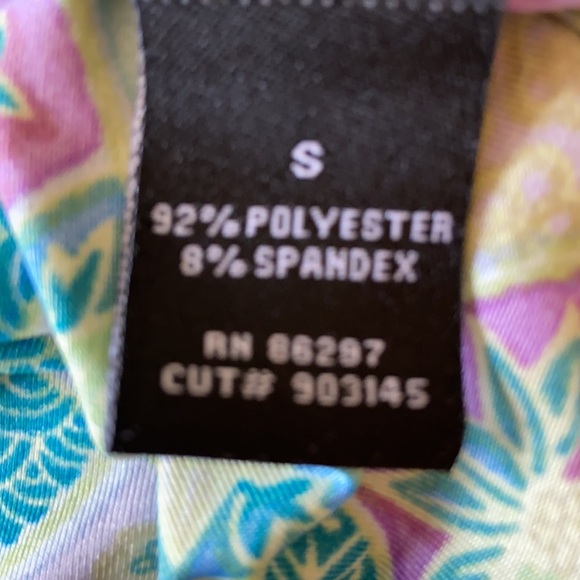 Cute summer asymmetrical, reuched top. Size small - Picture 6 of 7